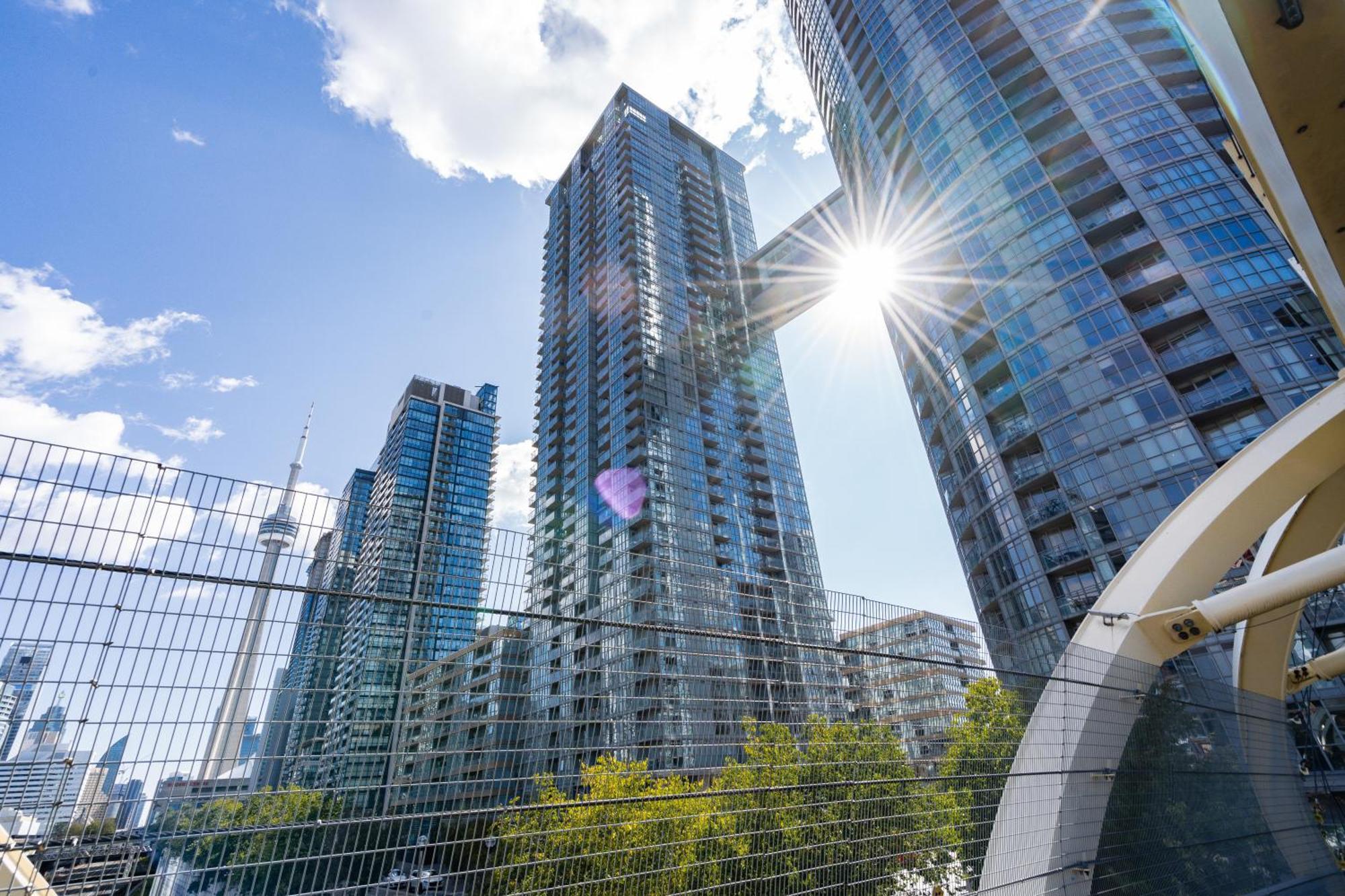 Exquisite Condos By Cn Tower With Parking Торонто Экстерьер фото