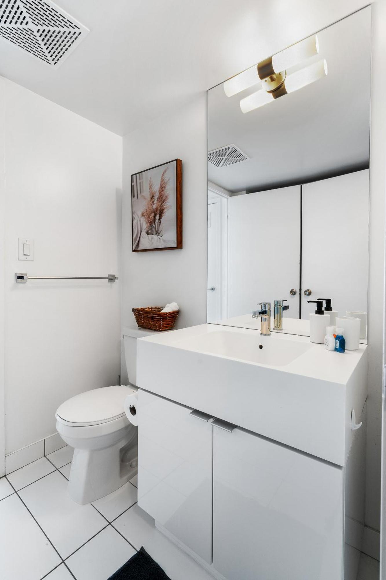 Exquisite Condos By Cn Tower With Parking Торонто Экстерьер фото