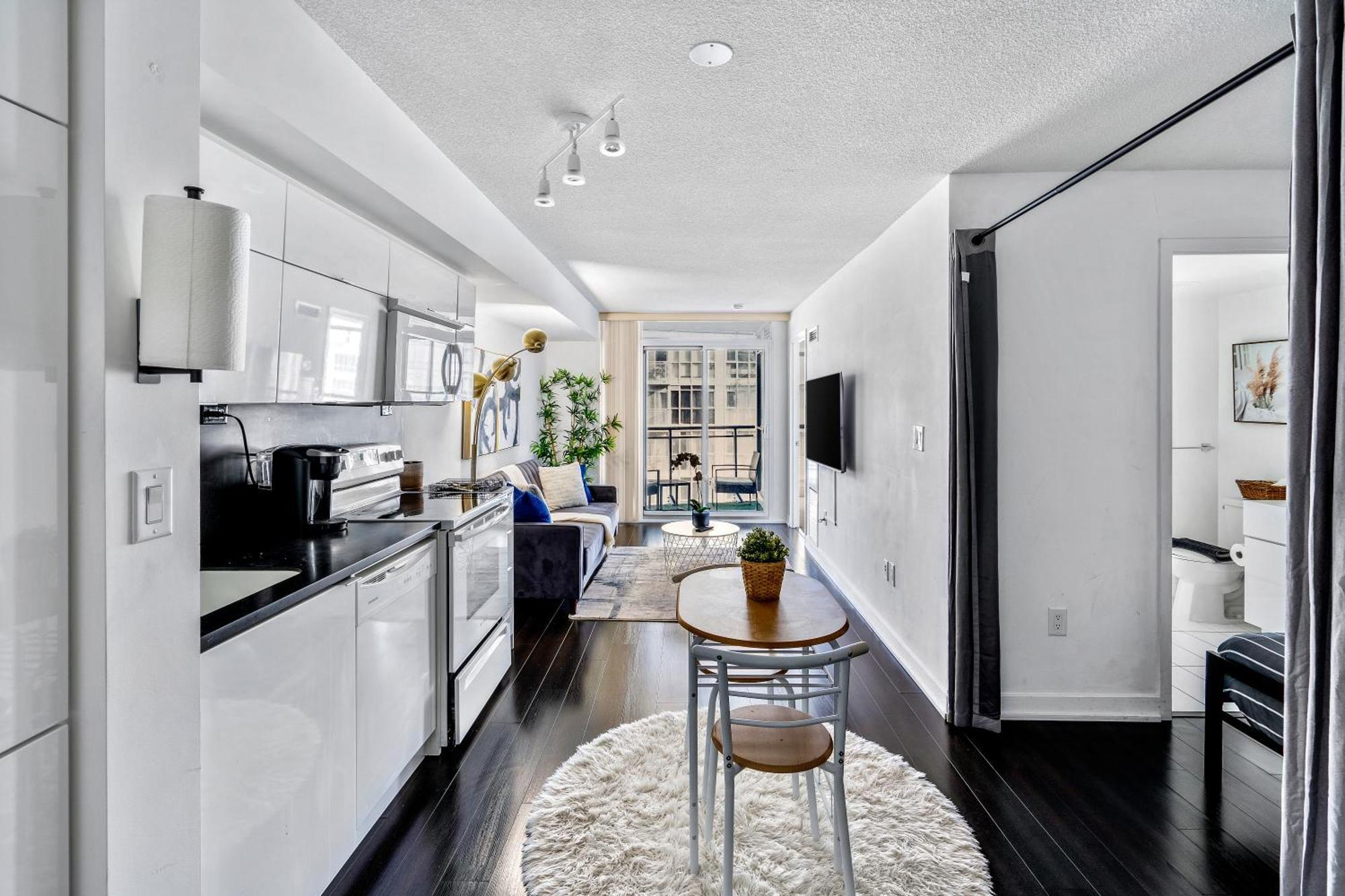 Exquisite Condos By Cn Tower With Parking Торонто Экстерьер фото